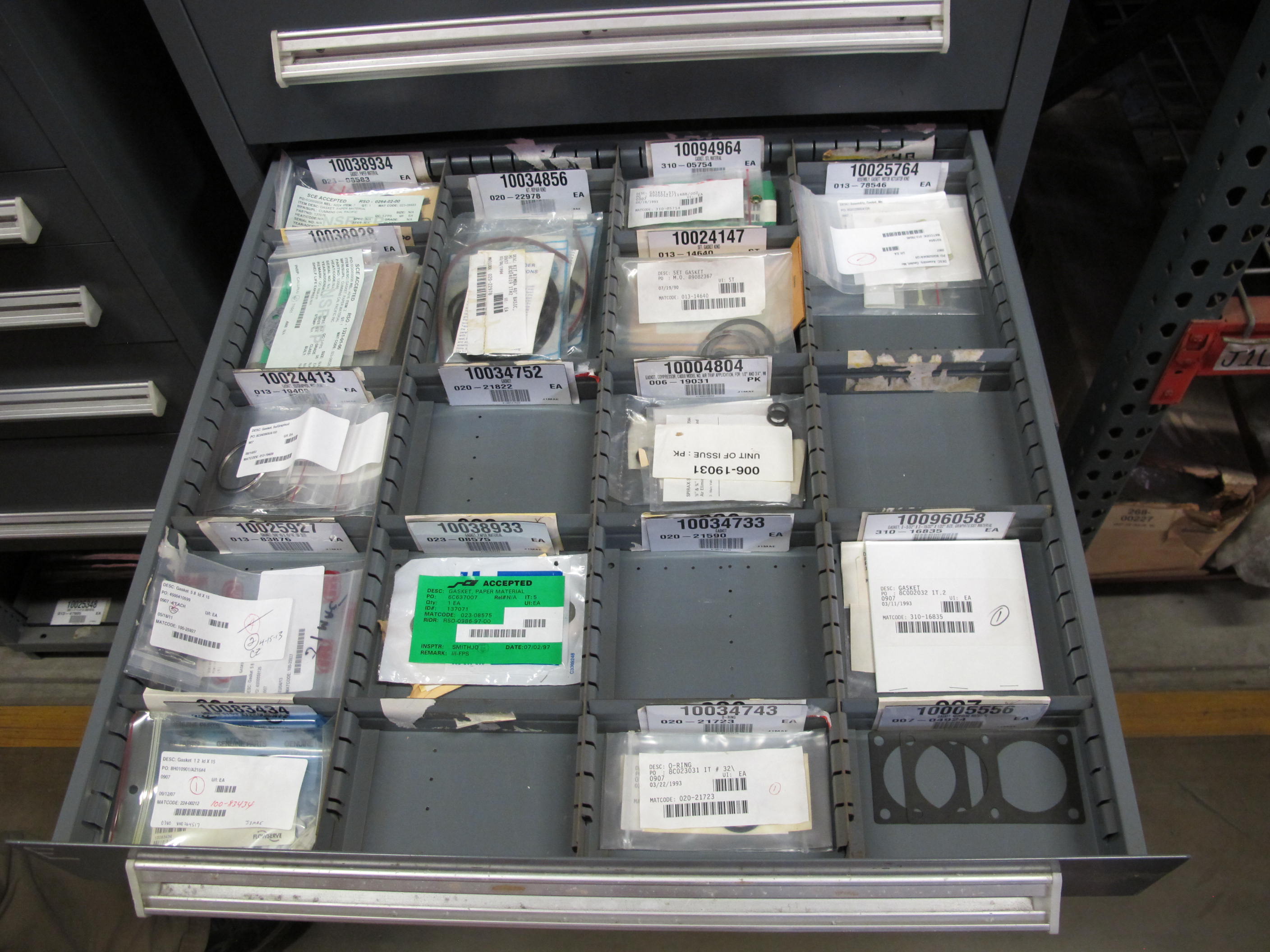 STANLEY VIDMAR HEAVY DUTY 5-DRAWER PARTS CABINET W/ CONTENTS (W-50) LOADING & HANDLING FEE $25-